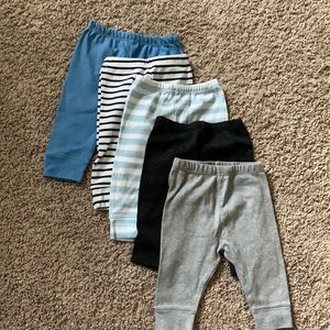 Set of 5 Play Pants. In great condition! 0-3 month